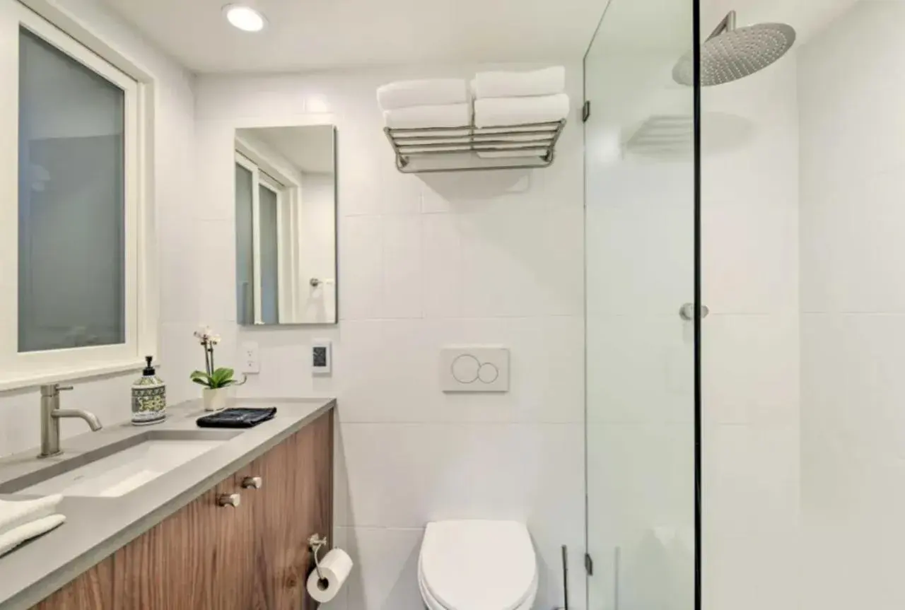 Two-Bedroom Apartment with Balcony and Sea View in Floating Condos of Commodore 11 Two-Bedroom Apartment with Balcony and Sea View in Floating Condos of Commodore 11