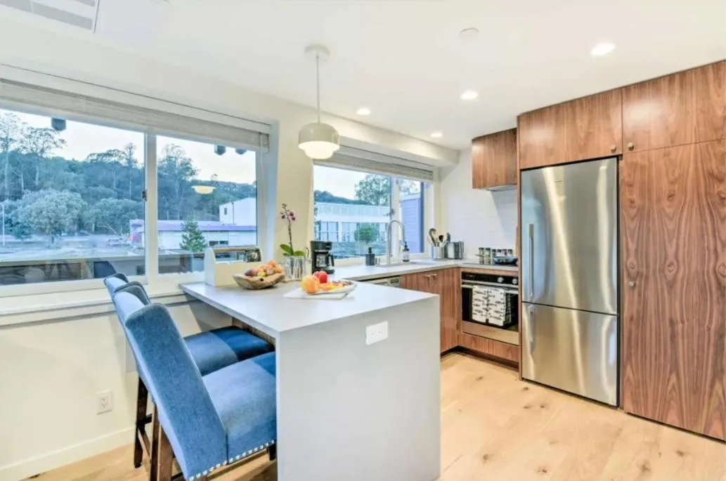 Floating Condos of Commodore 11