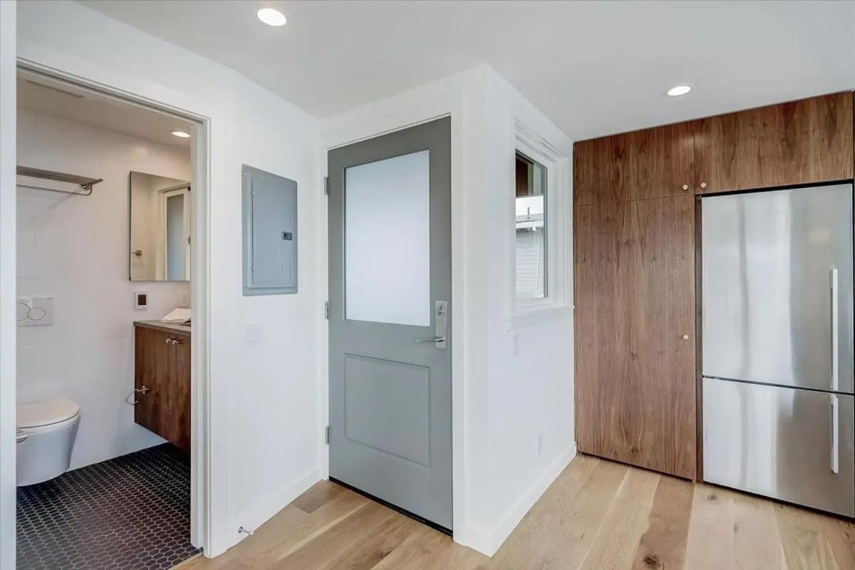 Floating Condos of Commodore 11