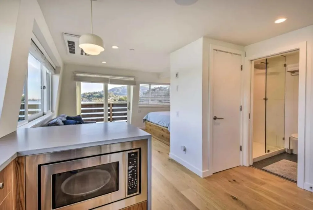 Floating Condos of Commodore 11