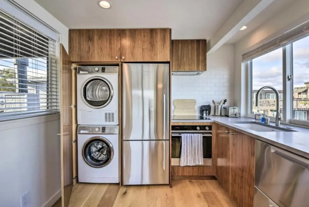 Floating Condos of Commodore 11