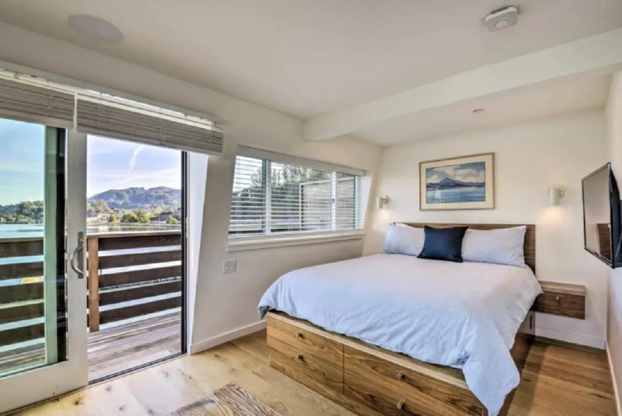 Bed in Floating Condos of Commodore 11