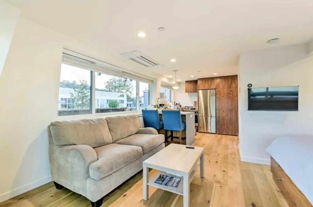 Floating Condos of Commodore 11