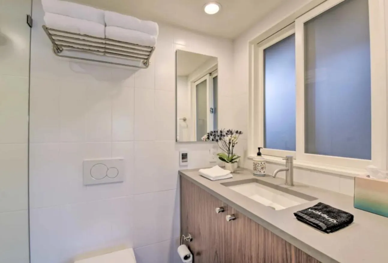 Floating Condos of Commodore 11