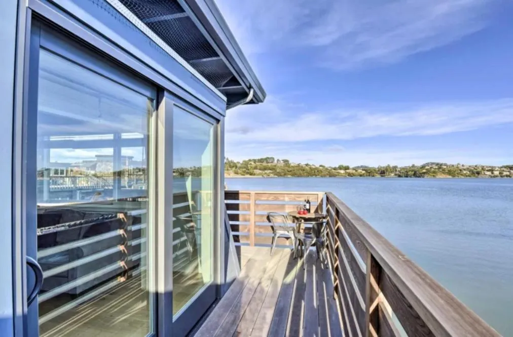 Floating Condos of Commodore 11