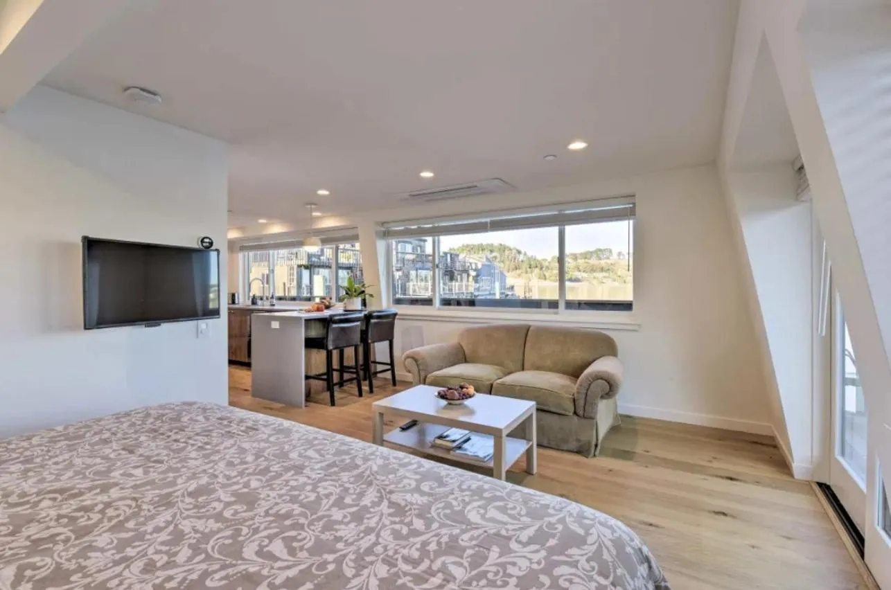 Bed in Floating Condos of Commodore 11