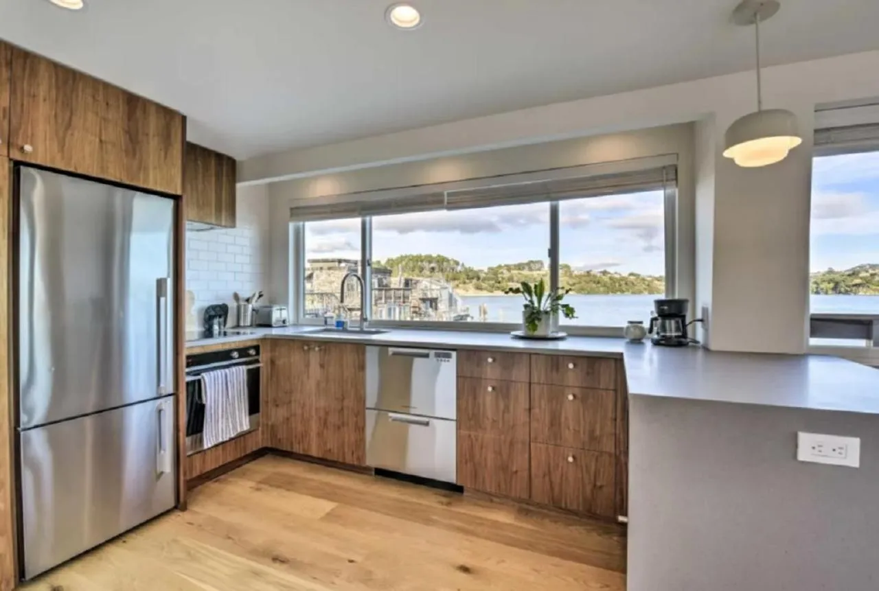 Floating Condos of Commodore 11