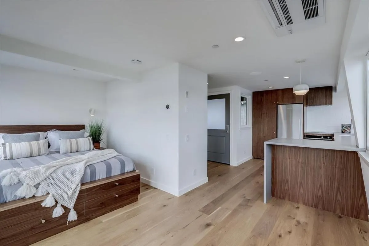 Photo of the whole room, Bed in Floating Condos of Commodore 11