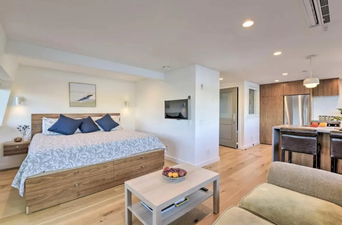 Bed in Floating Condos of Commodore 11