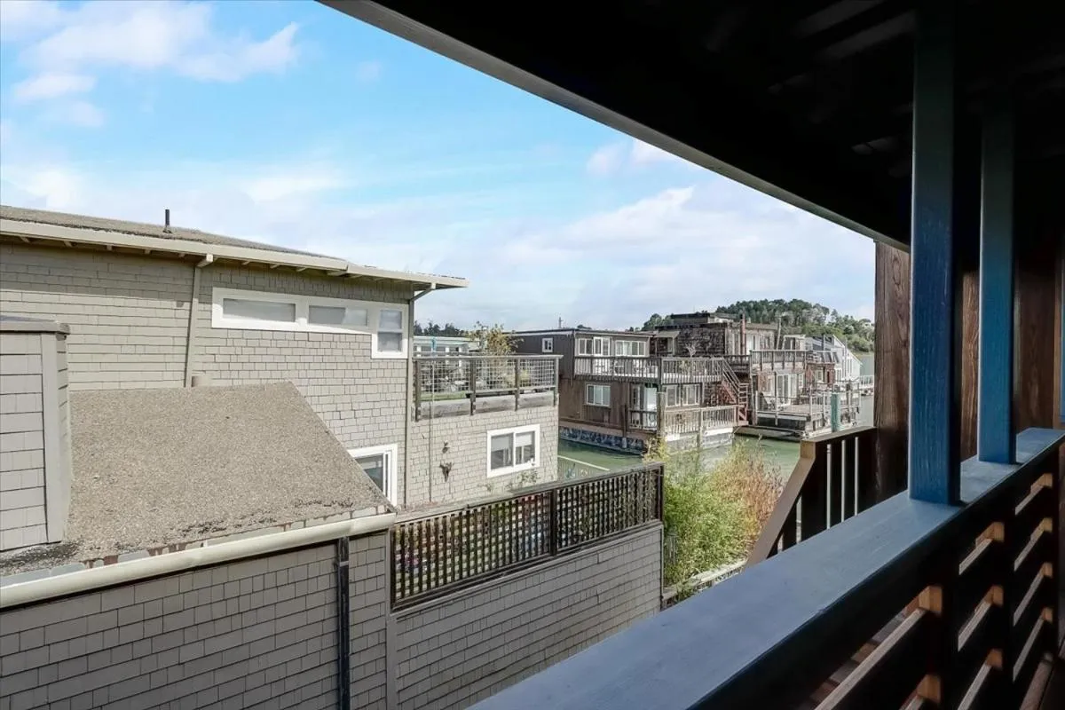 Property building in Floating Condos of Commodore 11