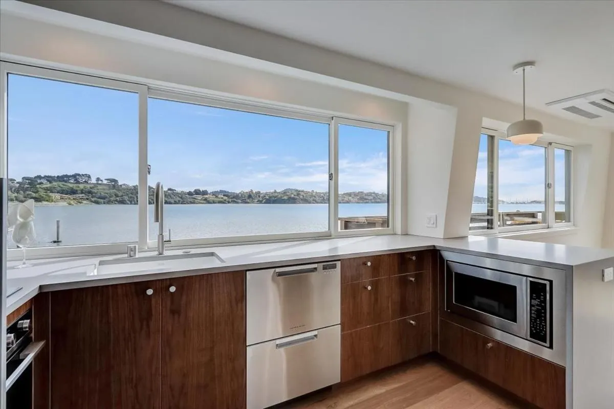 Kitchen or kitchenette in Floating Condos of Commodore 11