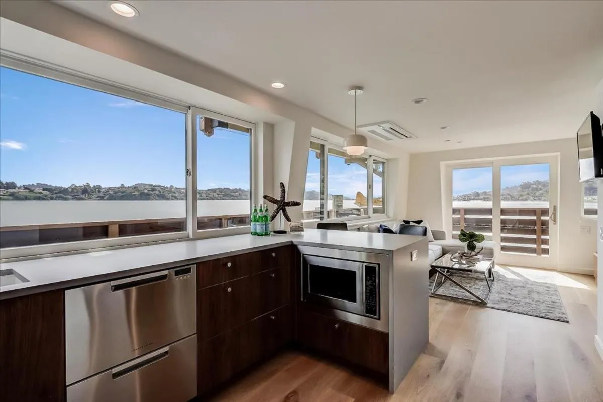 Kitchen or kitchenette in Floating Condos of Commodore 11