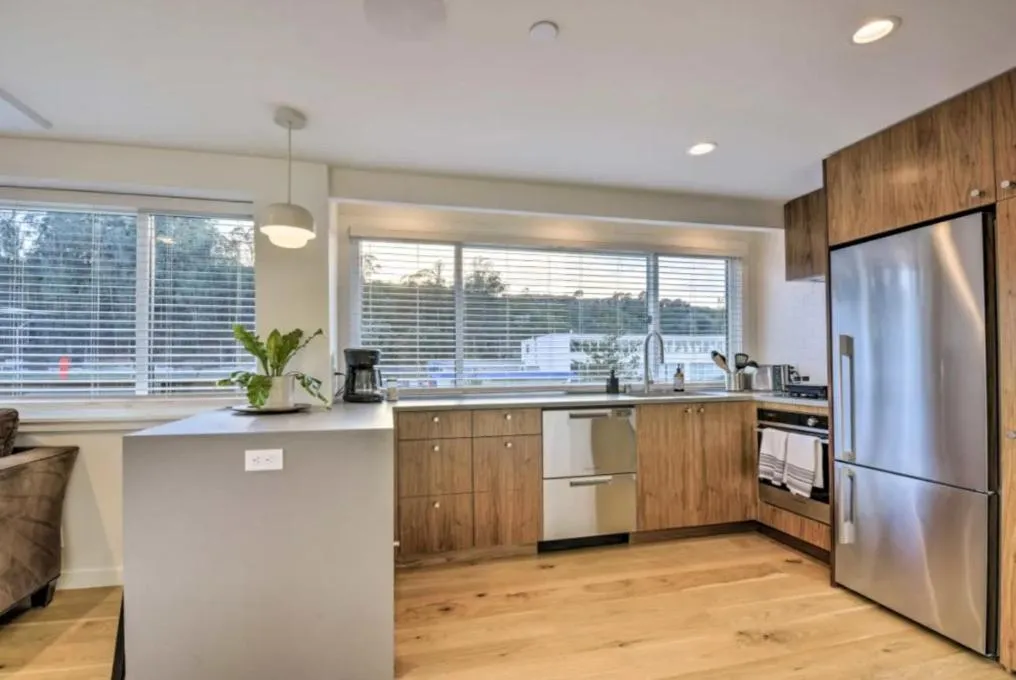 Floating Condos of Commodore 11