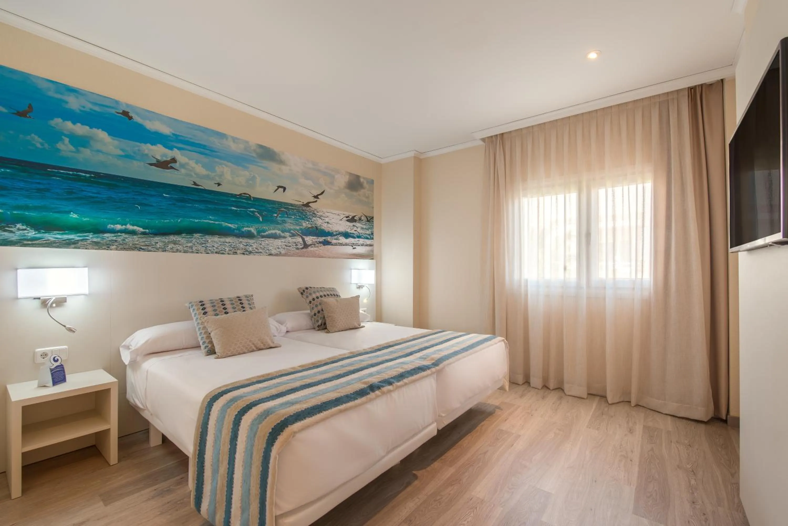 Bed in Oliva Nova Beach & Golf Hotel