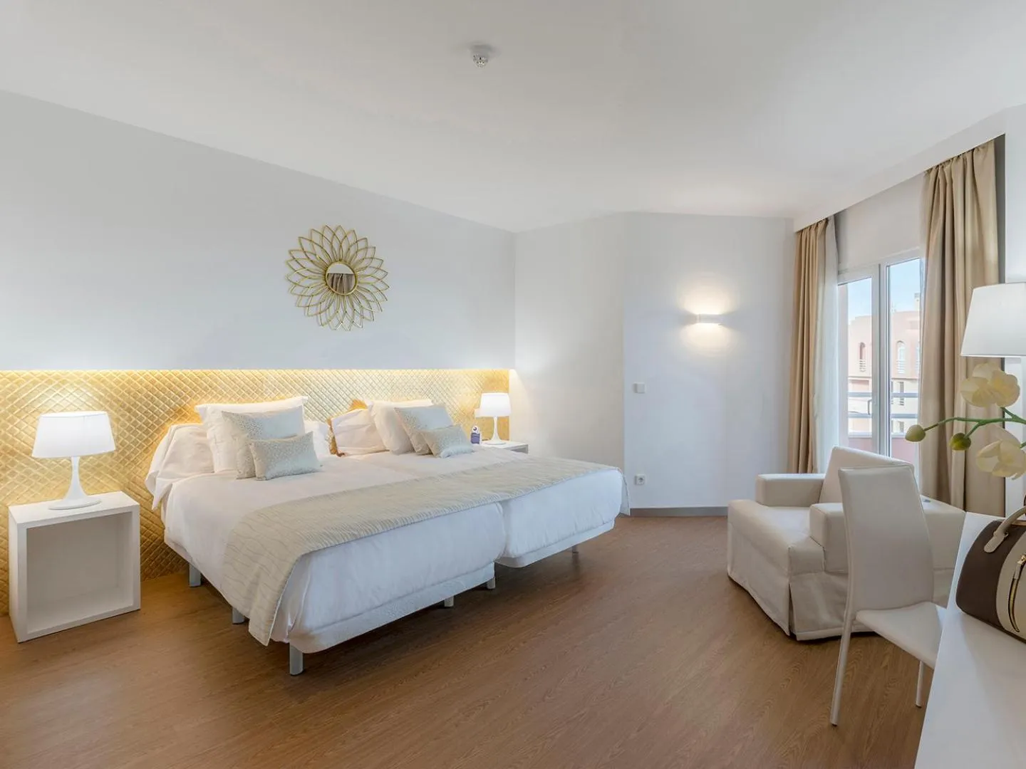 Bed in Oliva Nova Beach & Golf Hotel