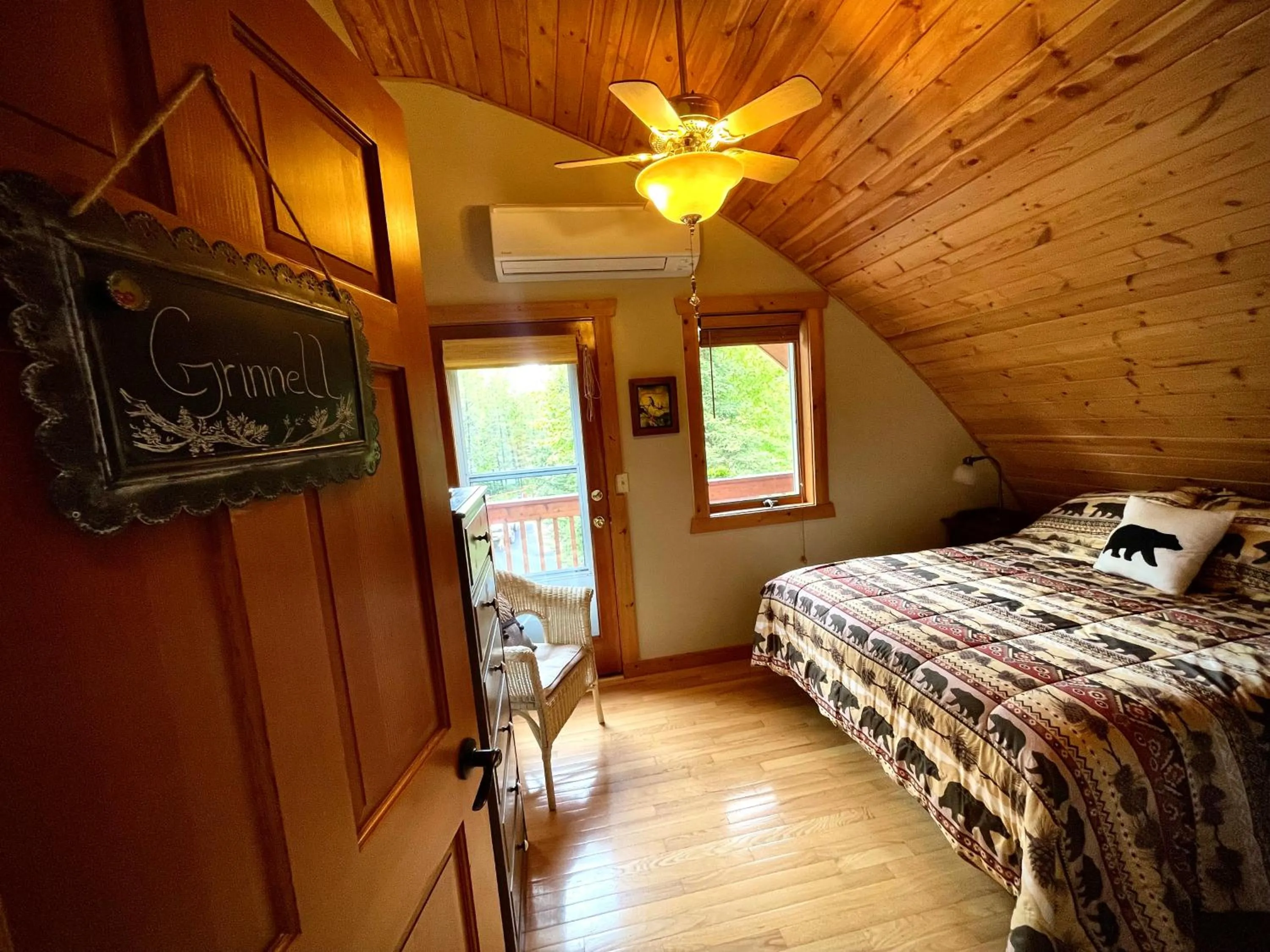 Bed in Moss Mountain Inn