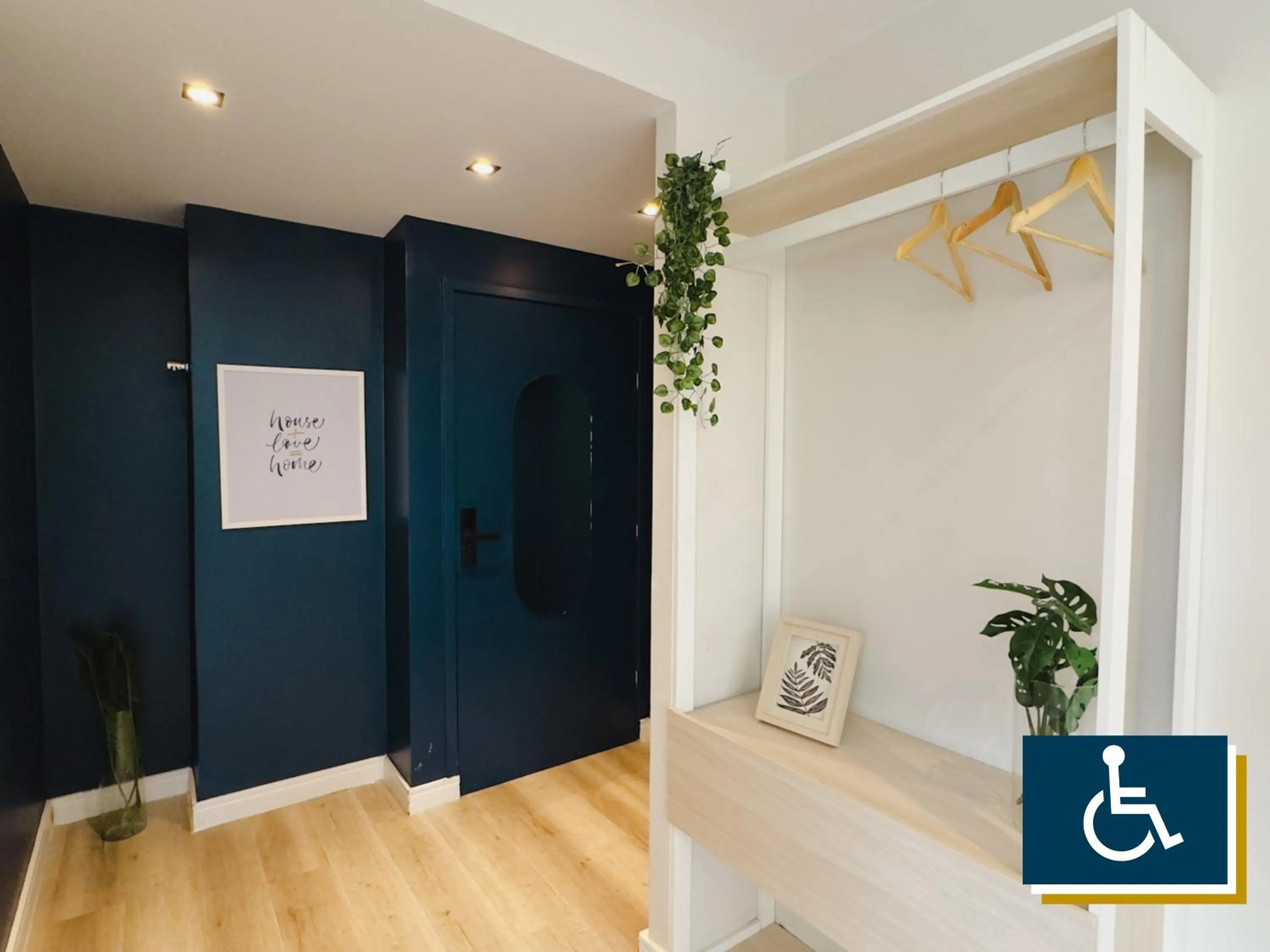 wardrobe in Apê Metrô Paulista