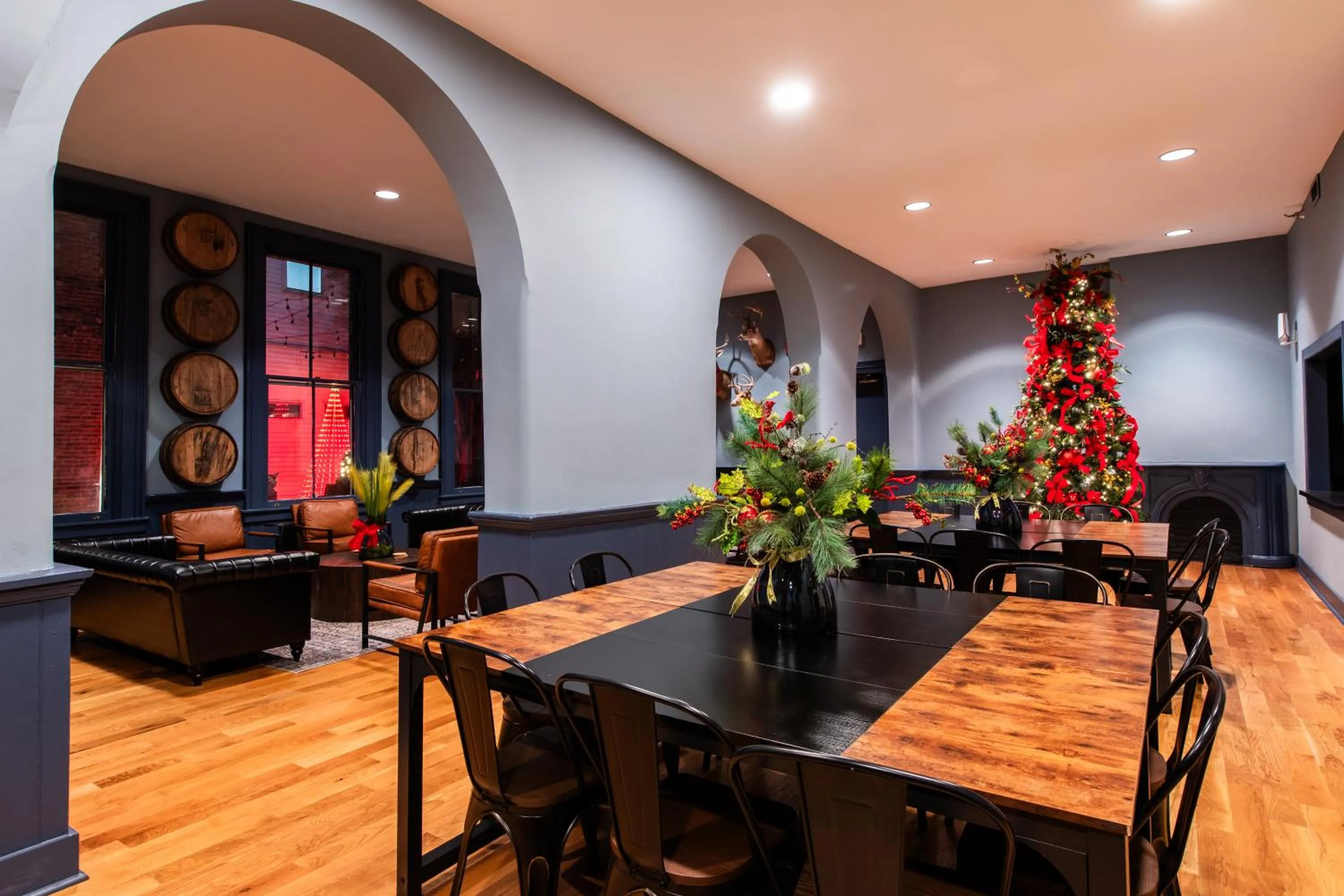 Communal lounge/ TV room in The Woodford Hotel