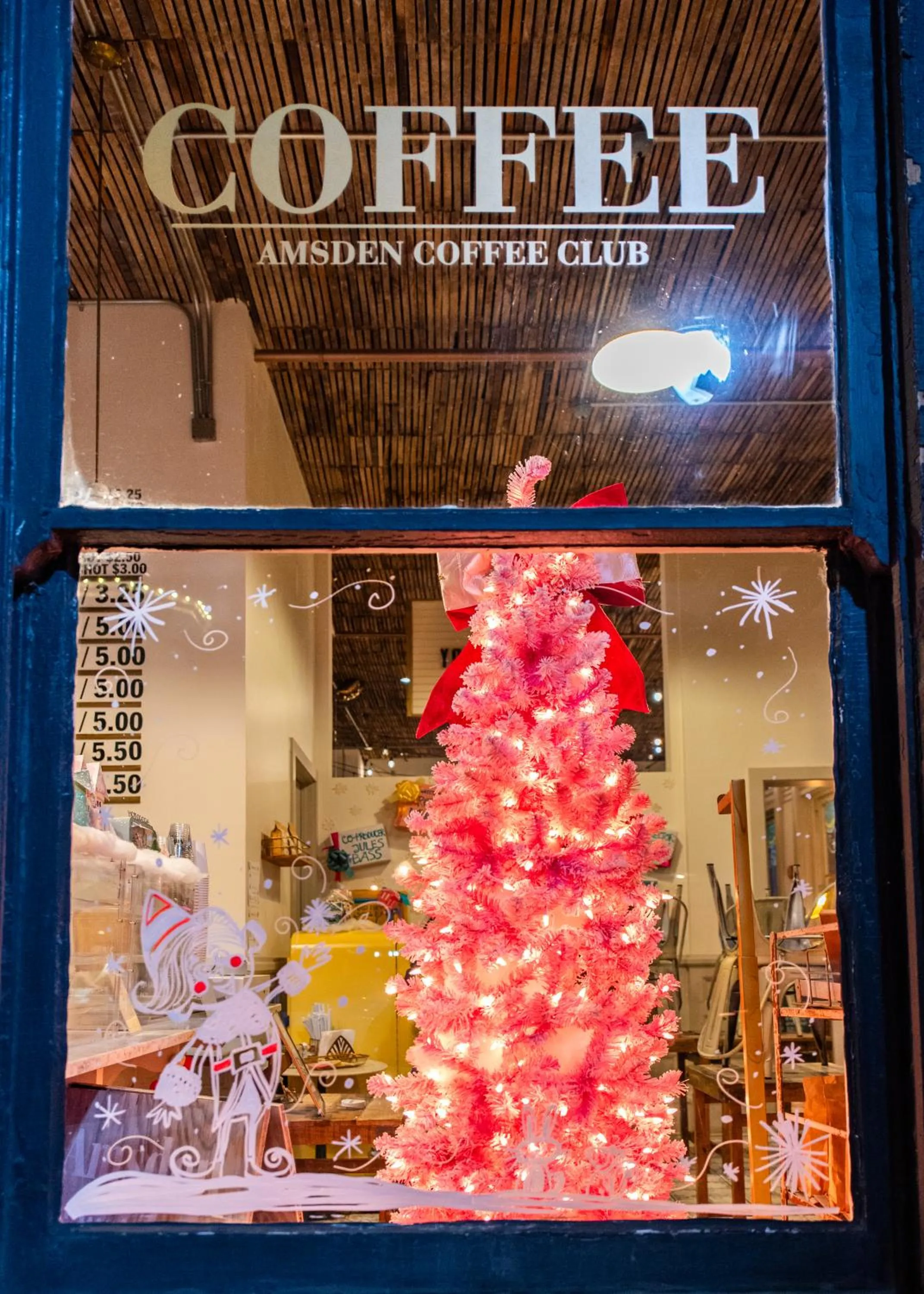 Restaurant/places to eat in The Woodford Hotel