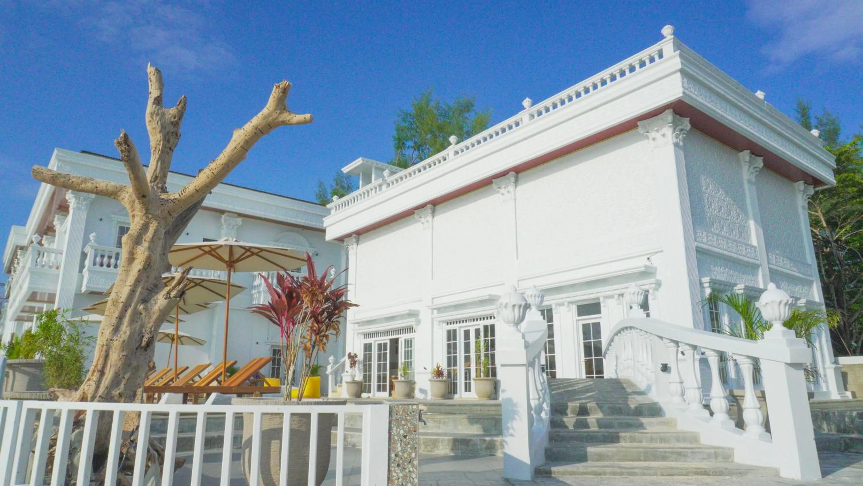 Property building in Gili Beachfront Suites