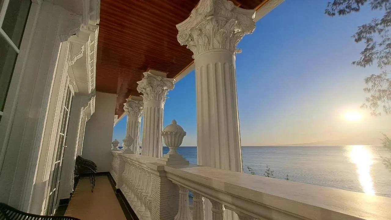 Day in Gili Beachfront Suites