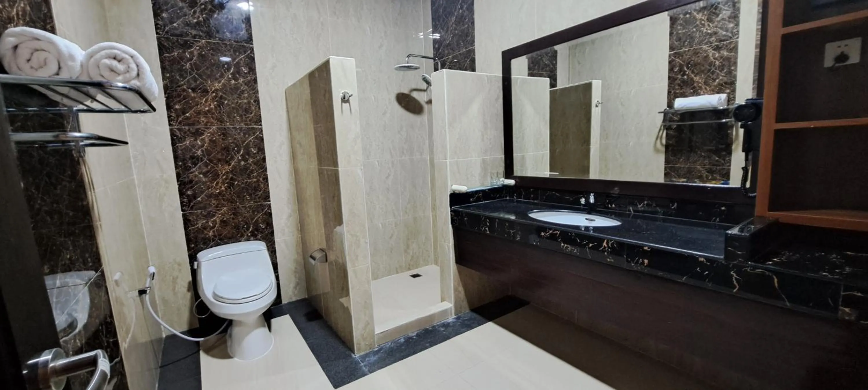 Bathroom in Gili Beachfront Suites