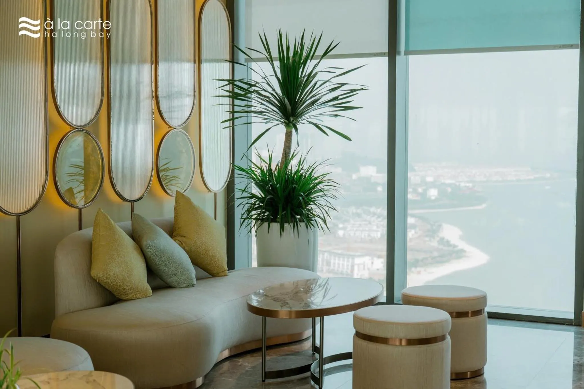 Lounge or bar in A La Carte Ha Long Bay Residence