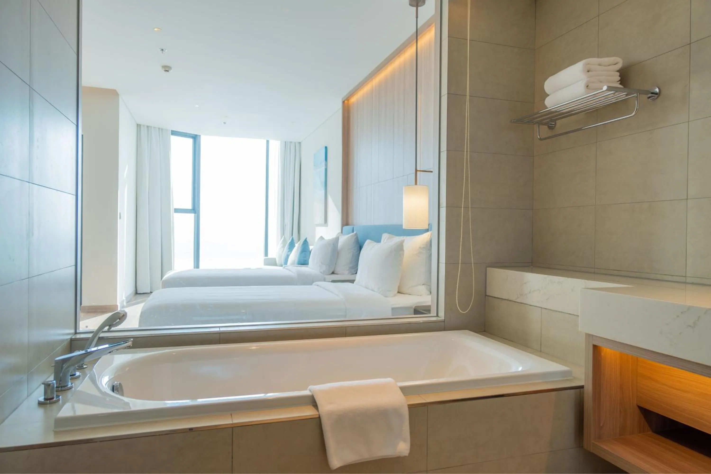 Bath, Bed in A La Carte Ha Long Bay Residence