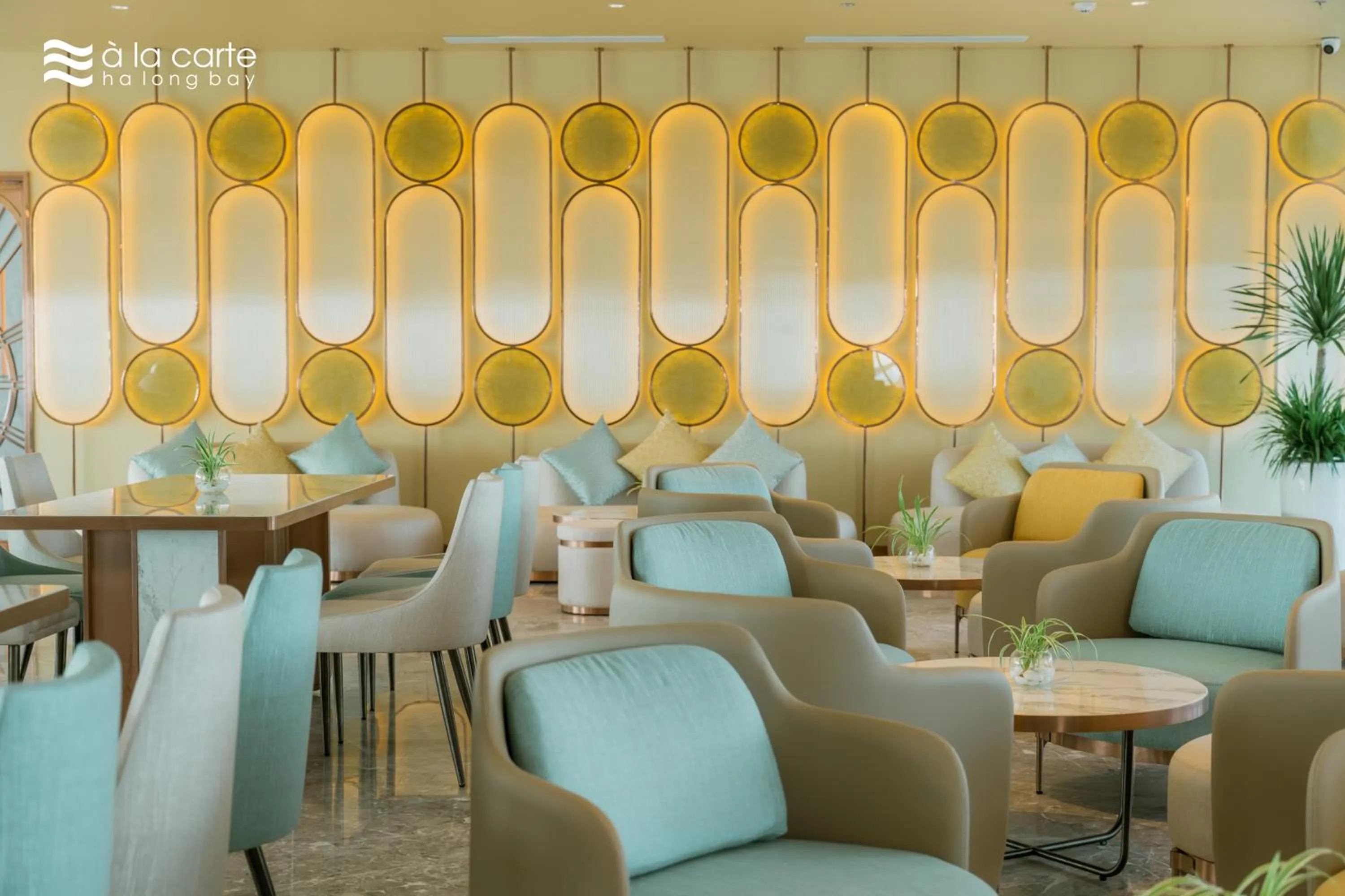 Restaurant/places to eat in A La Carte Ha Long Bay Residence