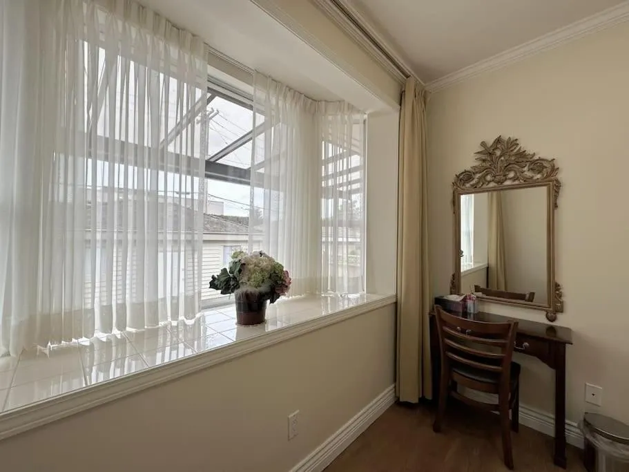 Super Cosy 8Bed & 6Bath in Vancouver heart near to airport and DownTown