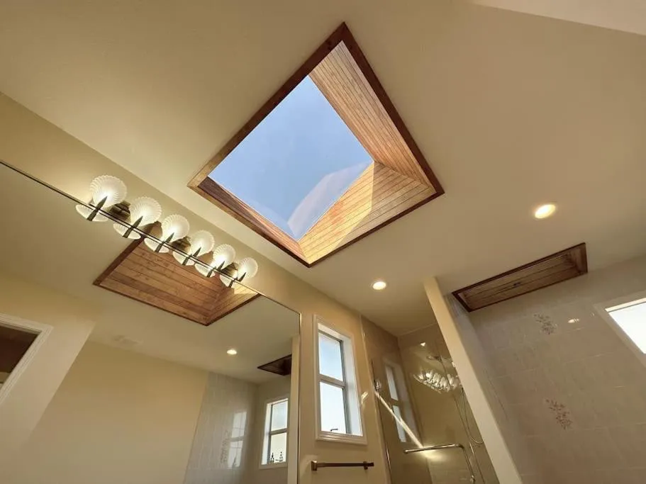 Bathroom in Super Cosy 8Bed & 6Bath in Vancouver heart near to airport and DownTown