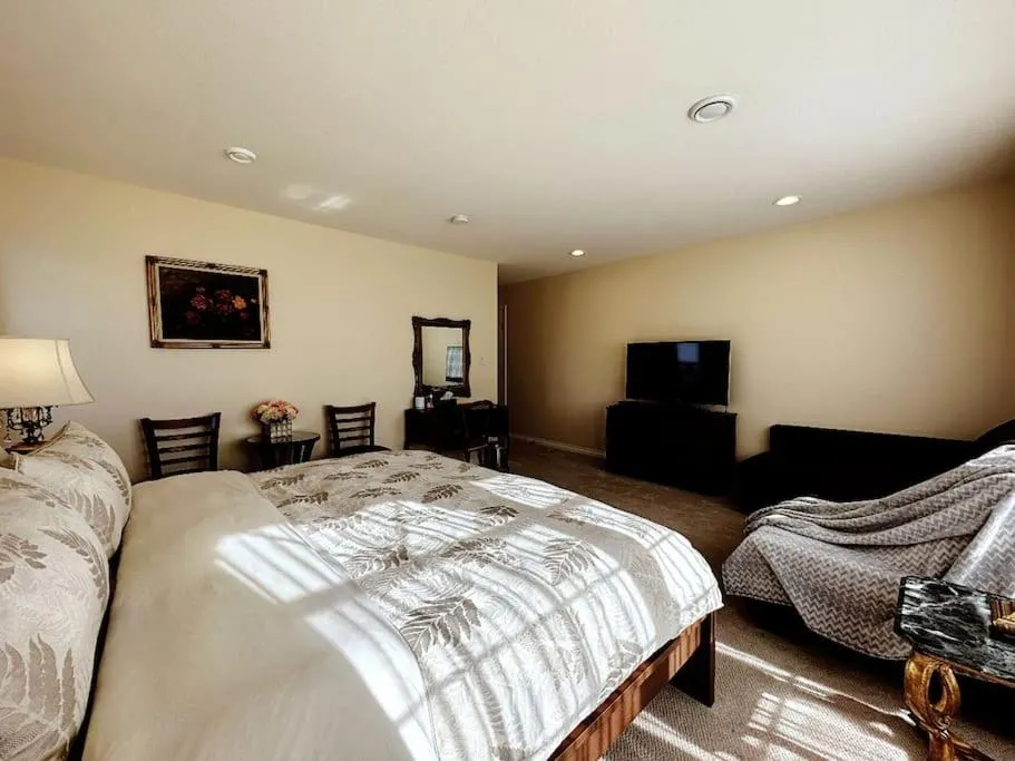 Bed in Super Cosy 8Bed & 6Bath in Vancouver heart near to airport and DownTown