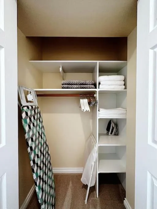 furniture in Super Cosy 8Bed & 6Bath in Vancouver heart near to airport and DownTown