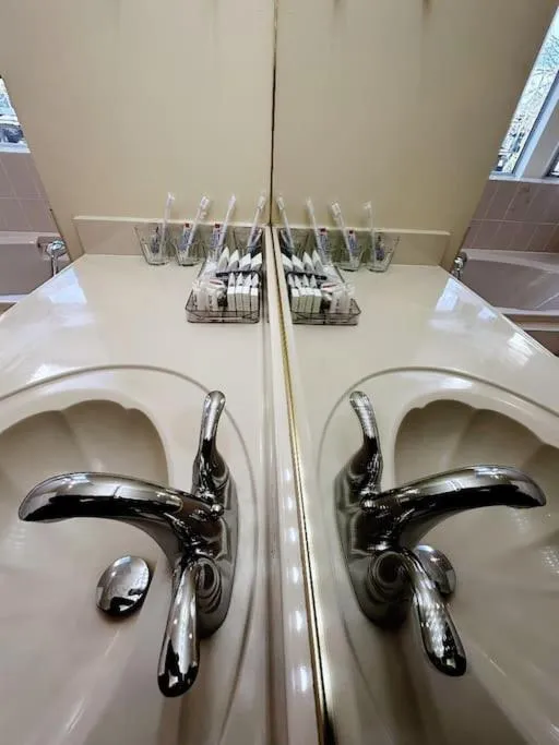 Bathroom in Super Cosy 8Bed & 6Bath in Vancouver heart near to airport and DownTown