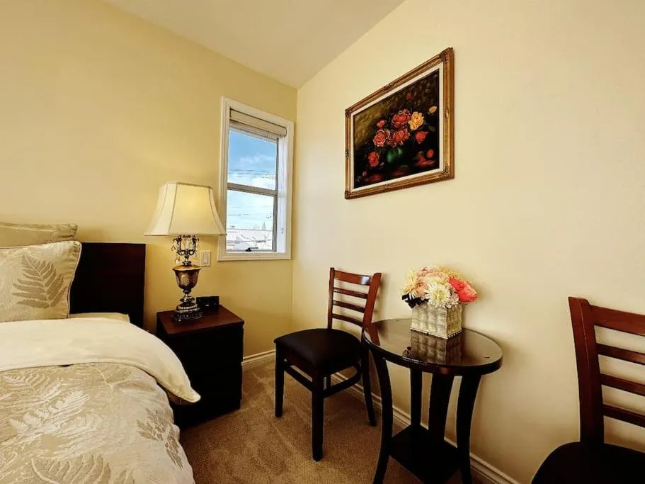 Bed in Super Cosy 8Bed & 6Bath in Vancouver heart near to airport and DownTown