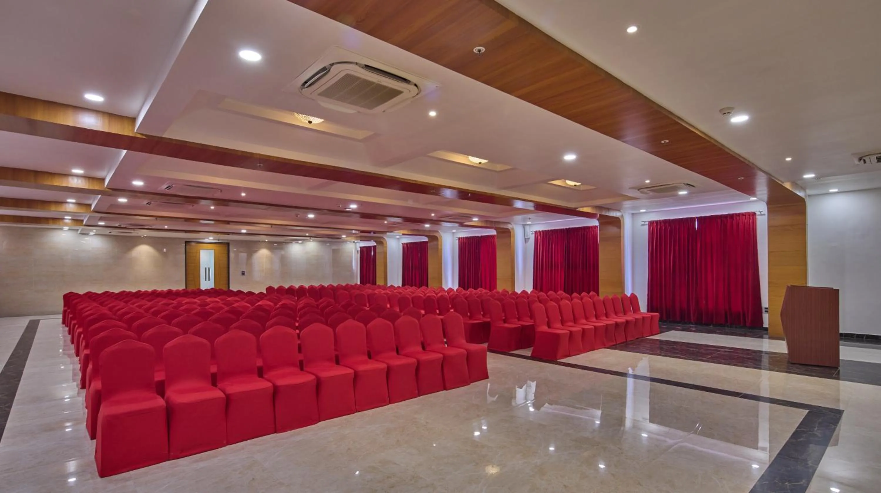 Meeting/conference room in Golden Tulip Tirupati