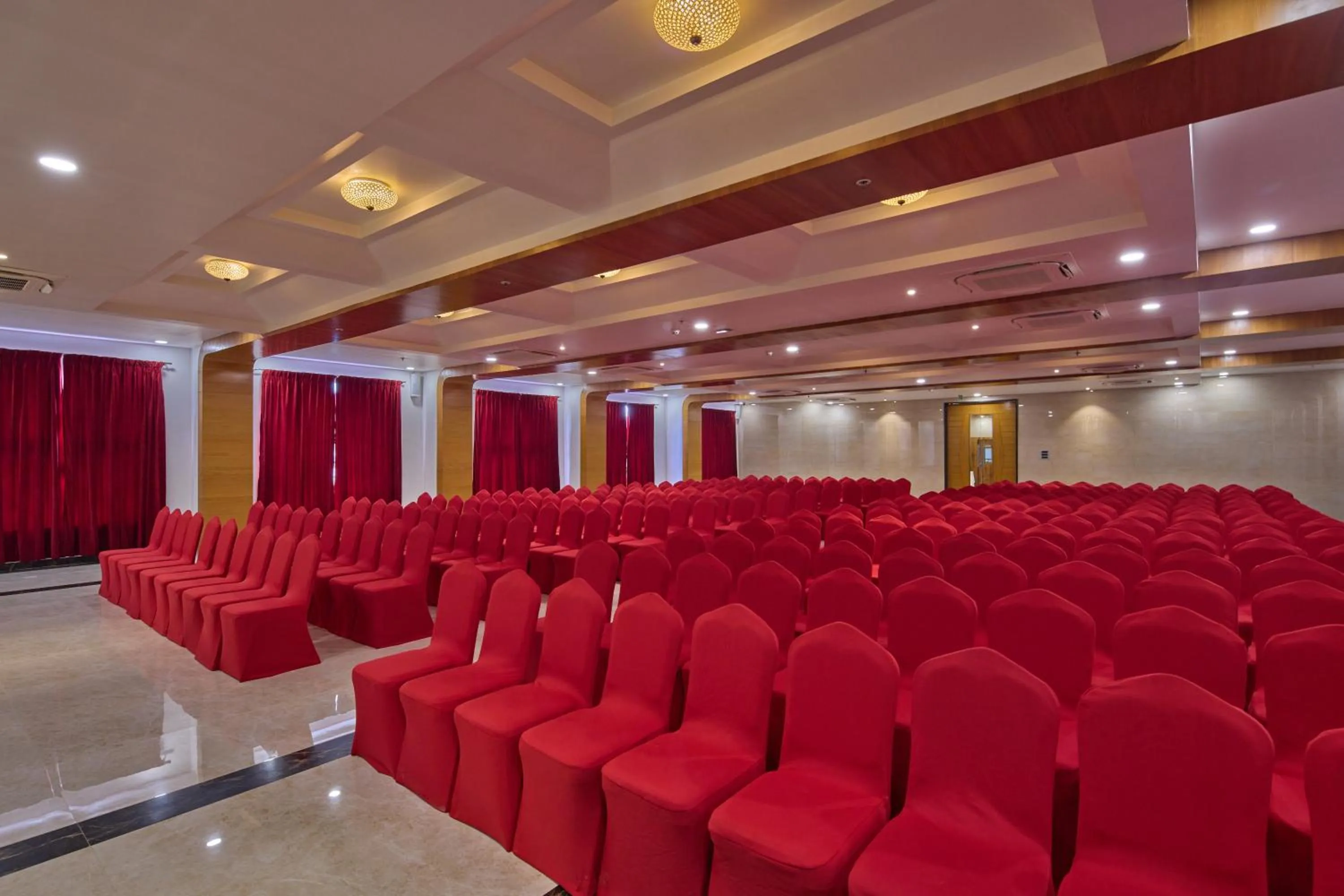 Meeting/conference room in Golden Tulip Tirupati