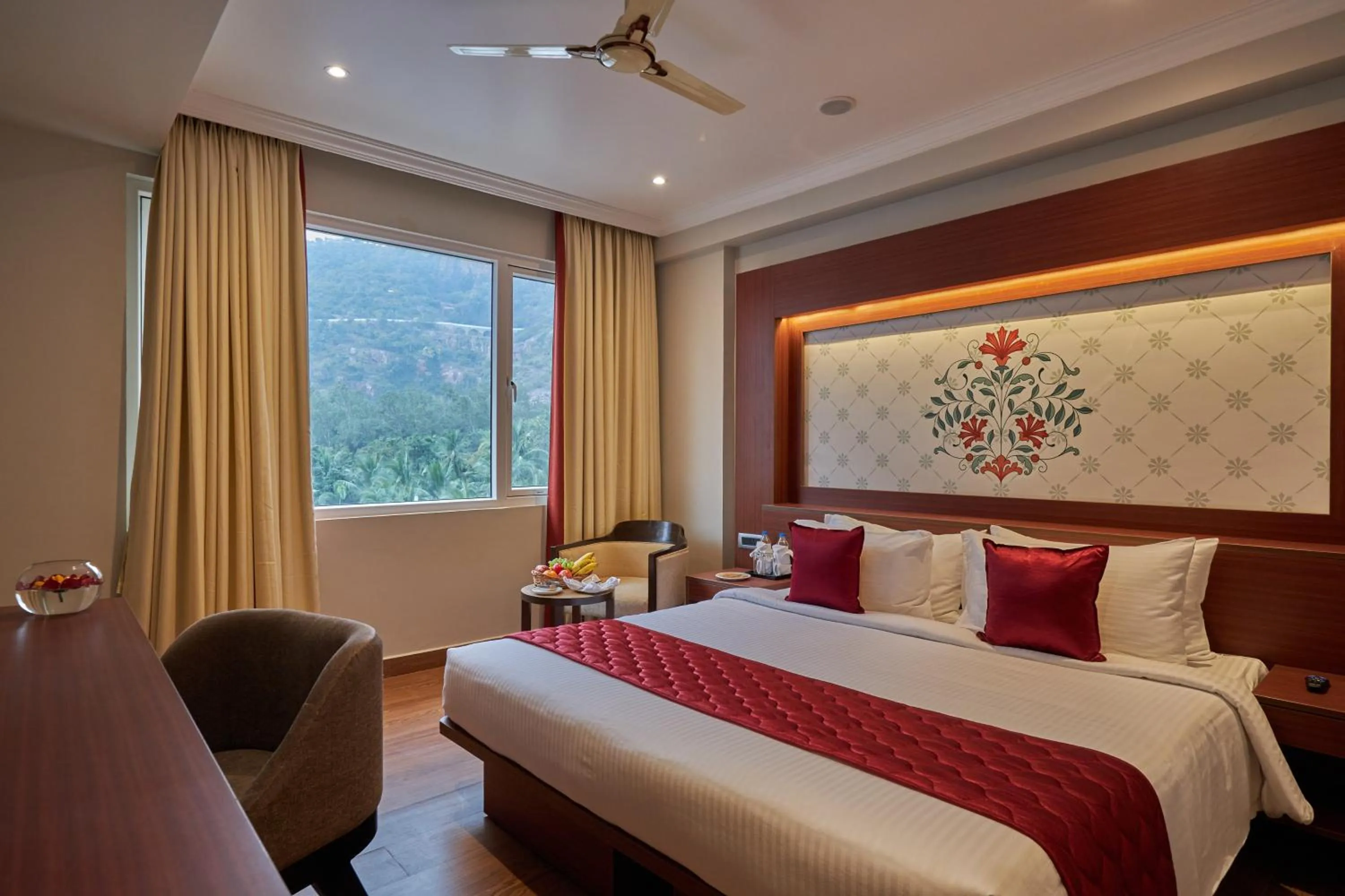 Bedroom, Bed in Golden Tulip Tirupati