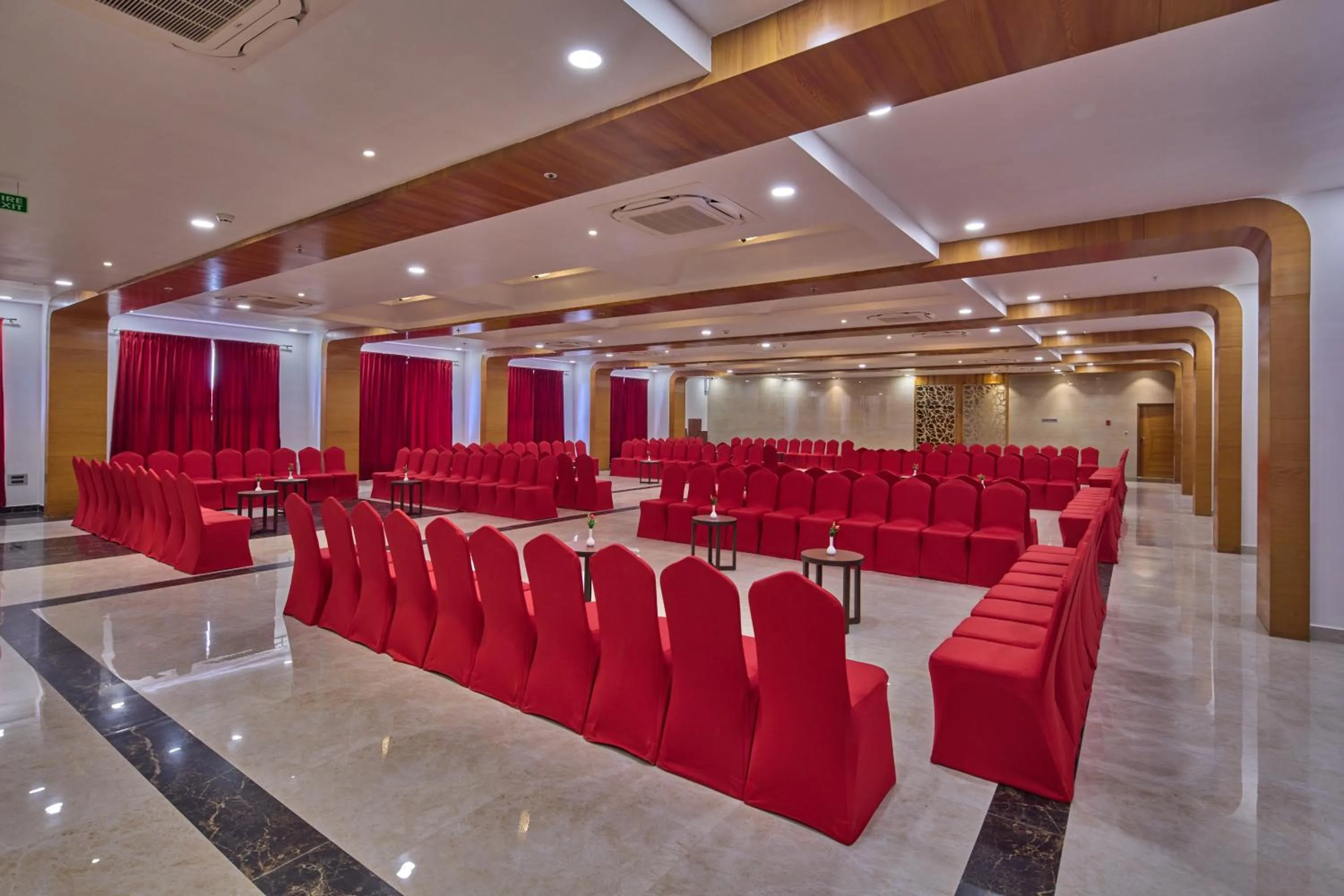 Meeting/conference room in Golden Tulip Tirupati