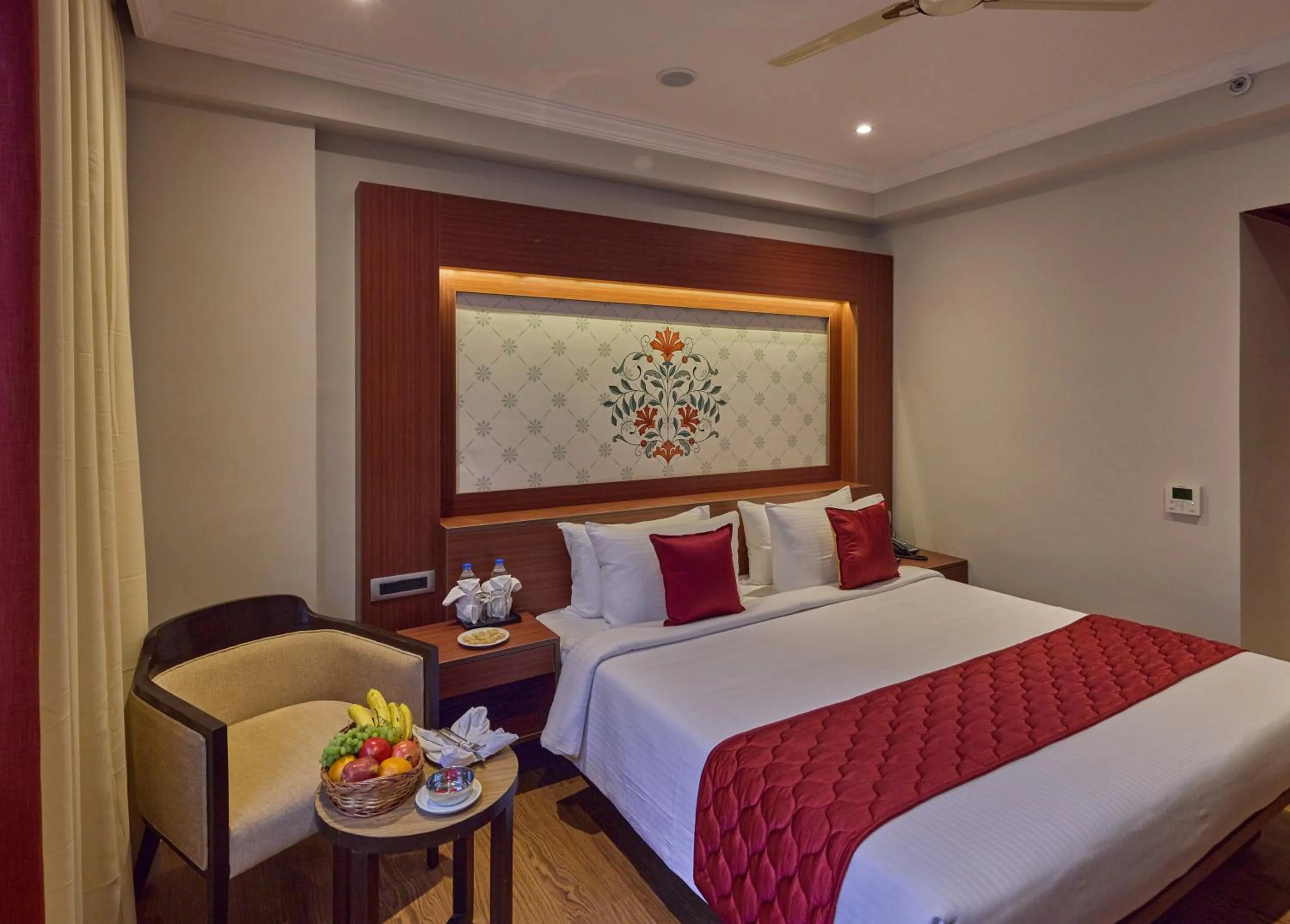 Bedroom, Bed in Golden Tulip Tirupati