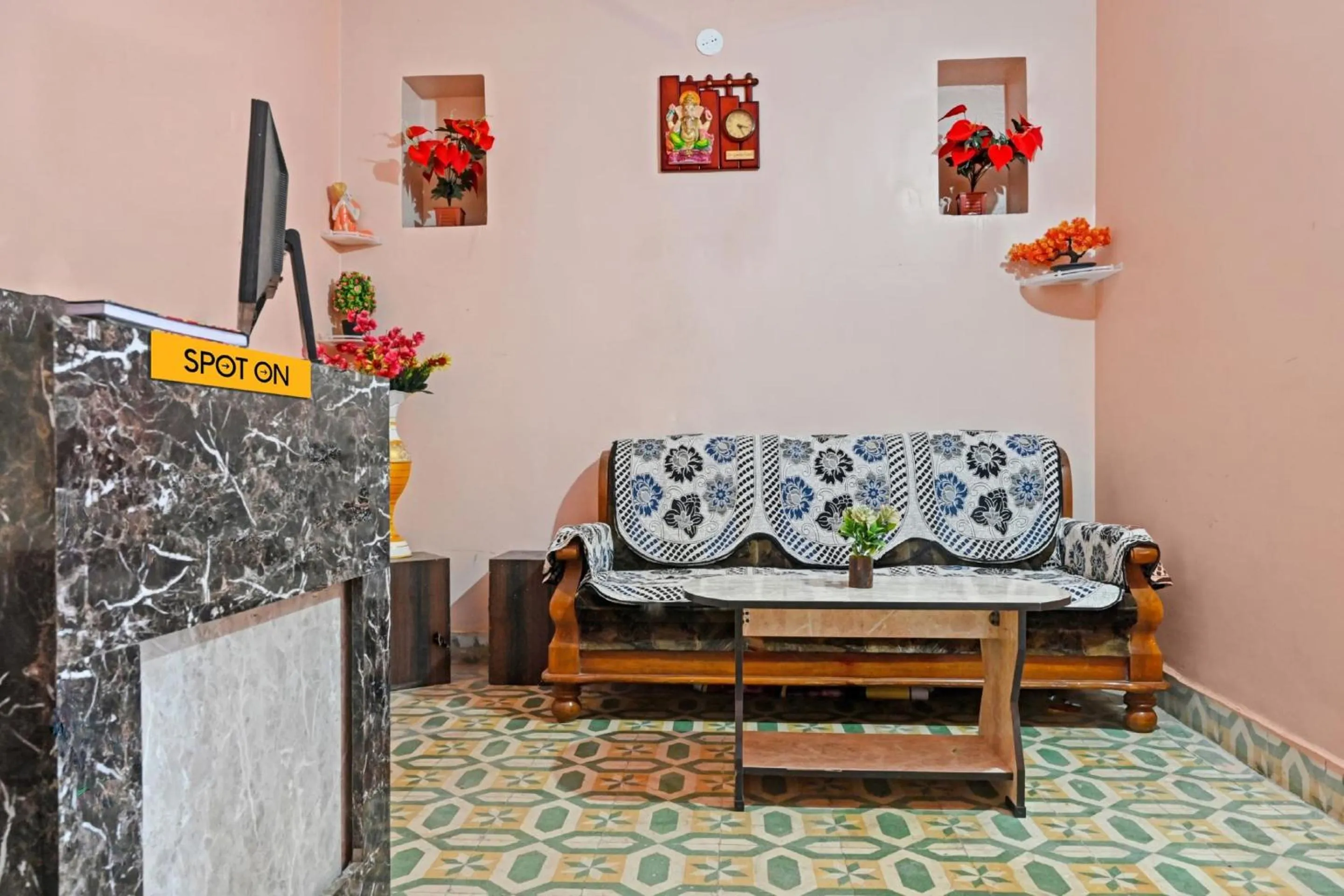 Lobby or reception in HOTEL O MAA NARMADA