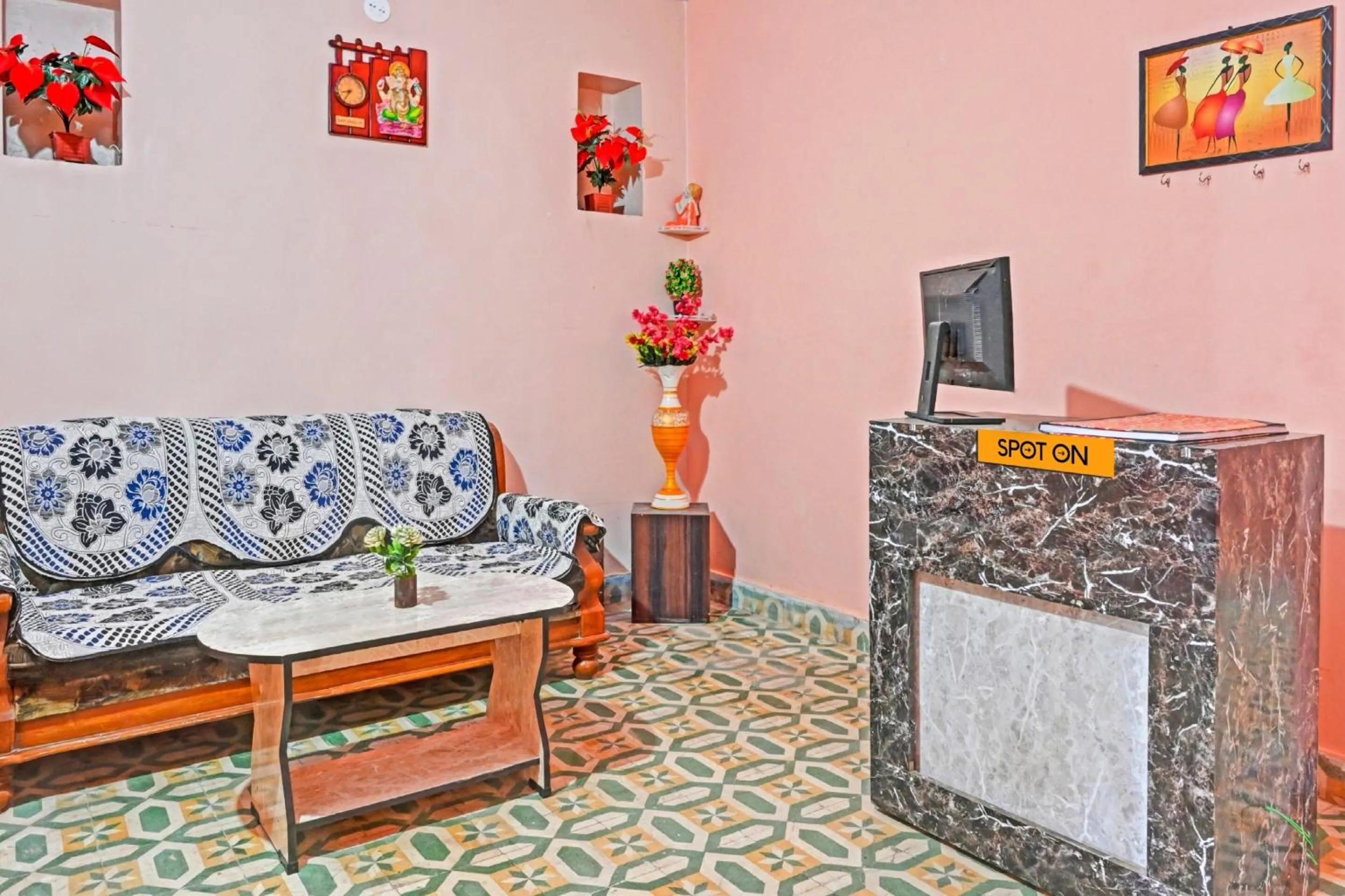 Lobby or reception in HOTEL O MAA NARMADA