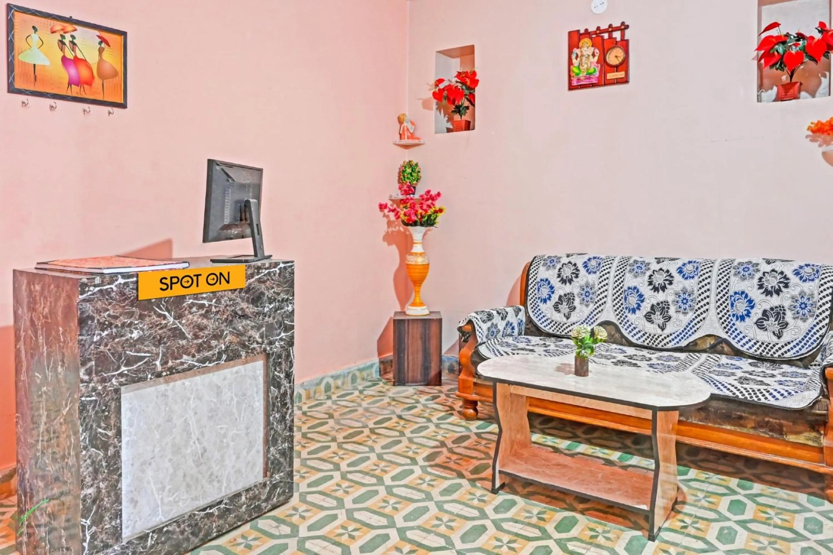 Lobby or reception in HOTEL O MAA NARMADA