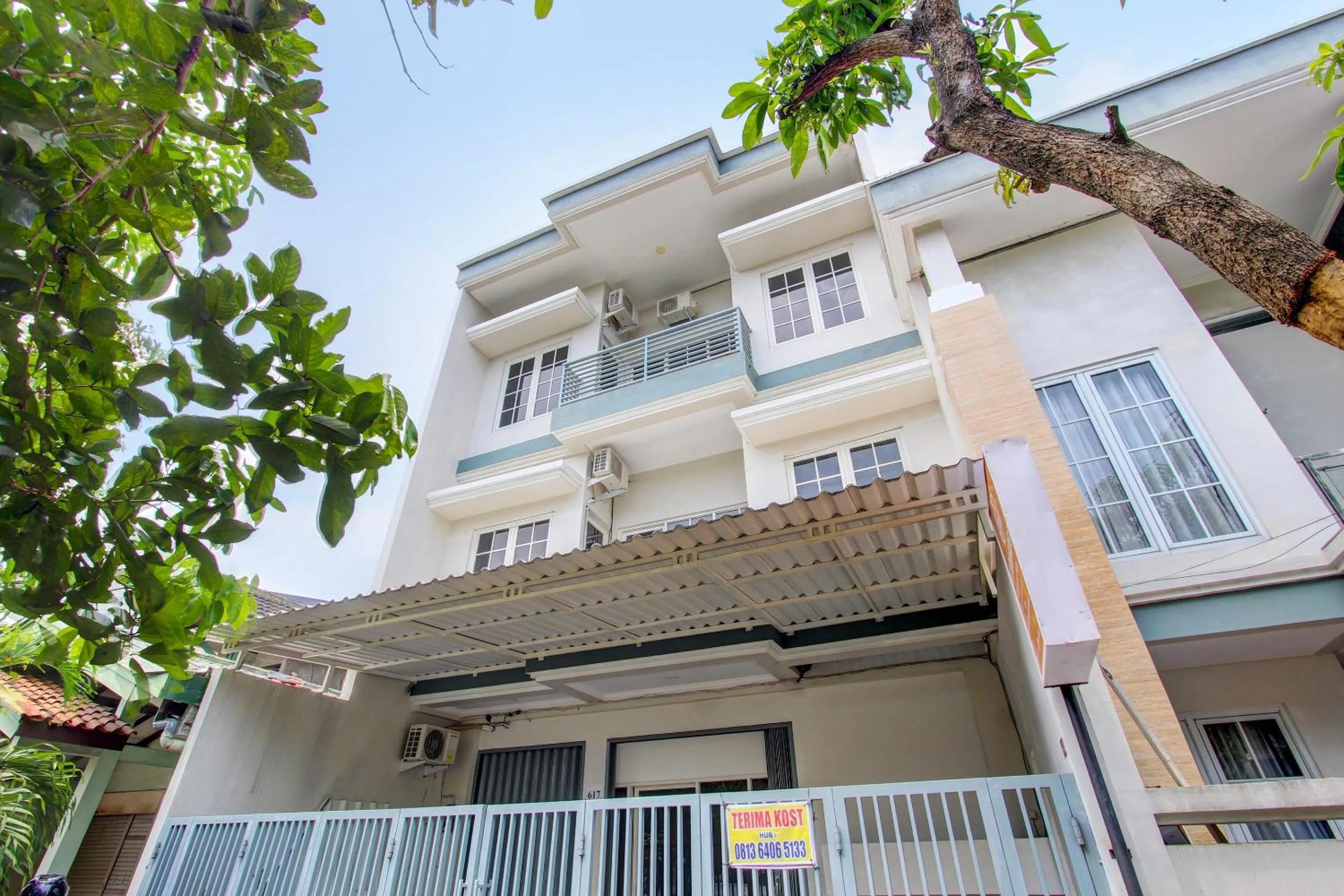 Facade/entrance in OYO 92479 Pasadena House