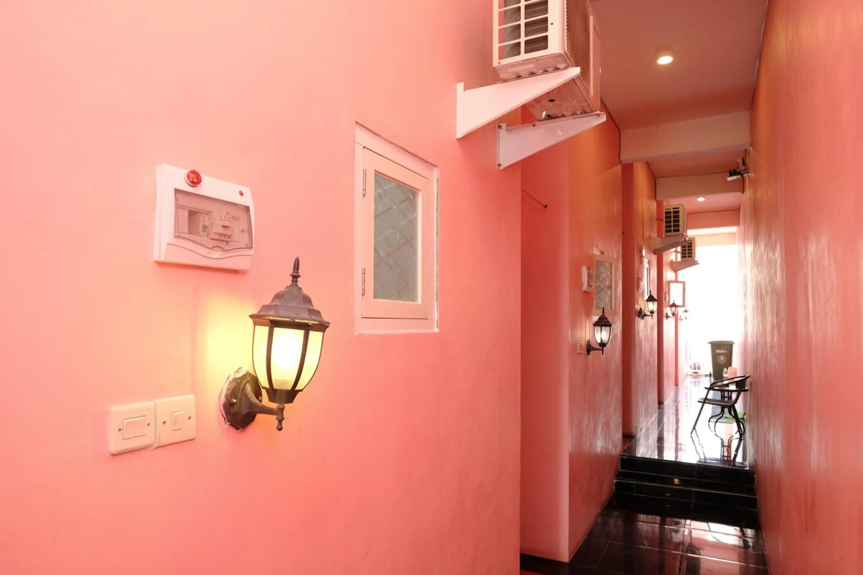 Property building in RedDoorz near Sunrise Mall Mojokerto