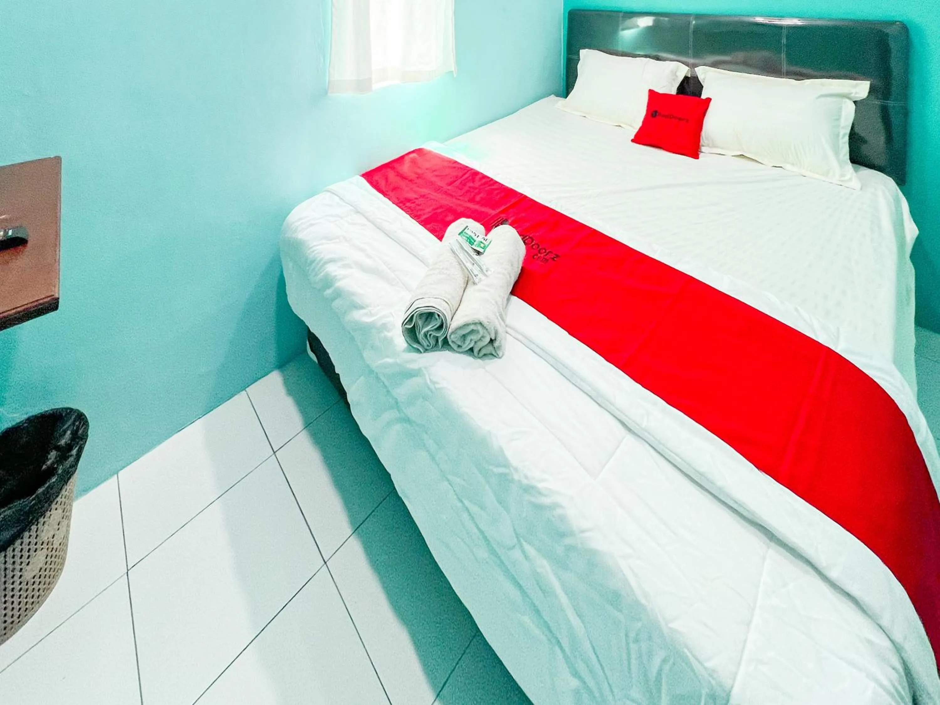 Bedroom, Bed in RedDoorz near Sunrise Mall Mojokerto