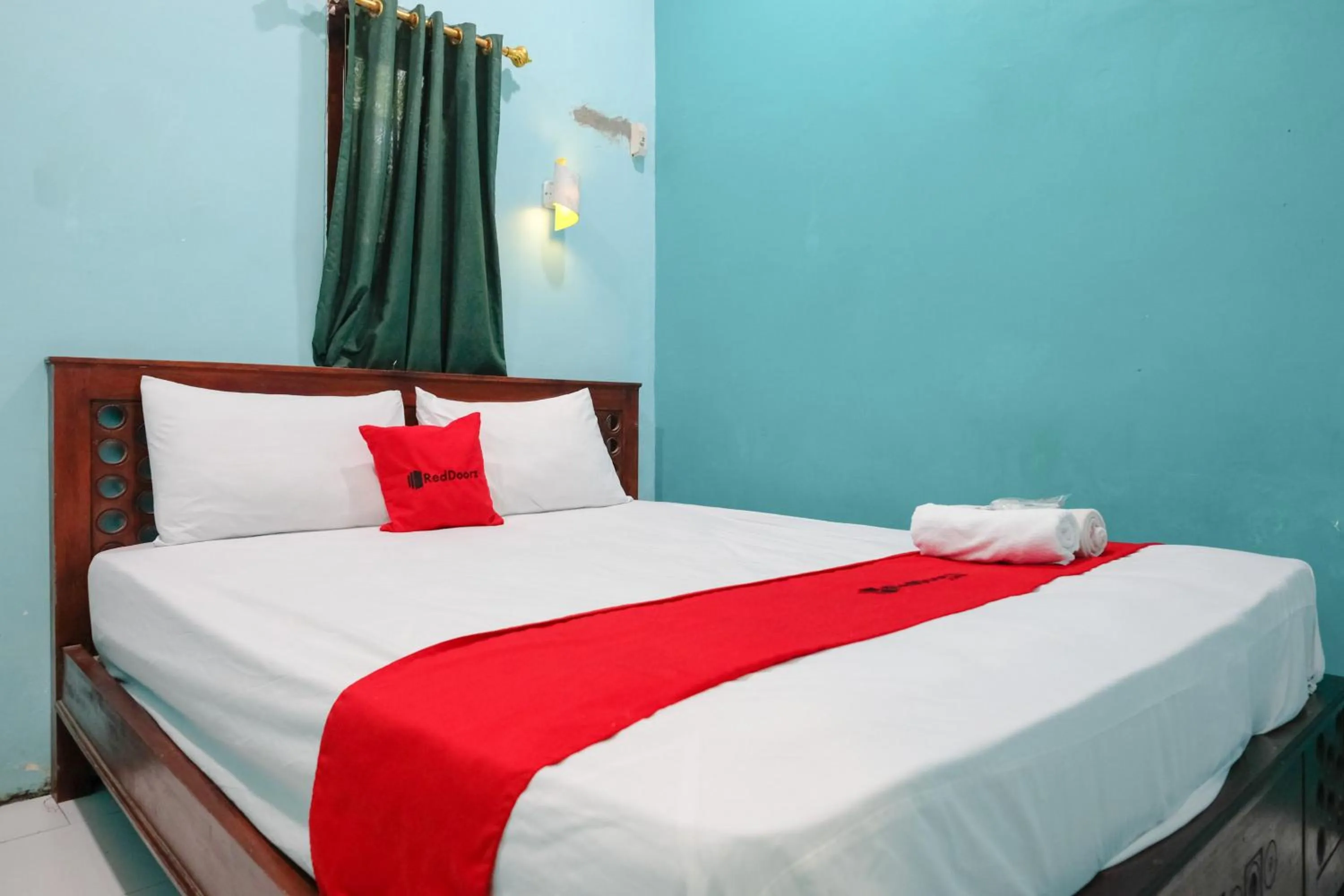 Bedroom, Bed in RedDoorz near Sunrise Mall Mojokerto