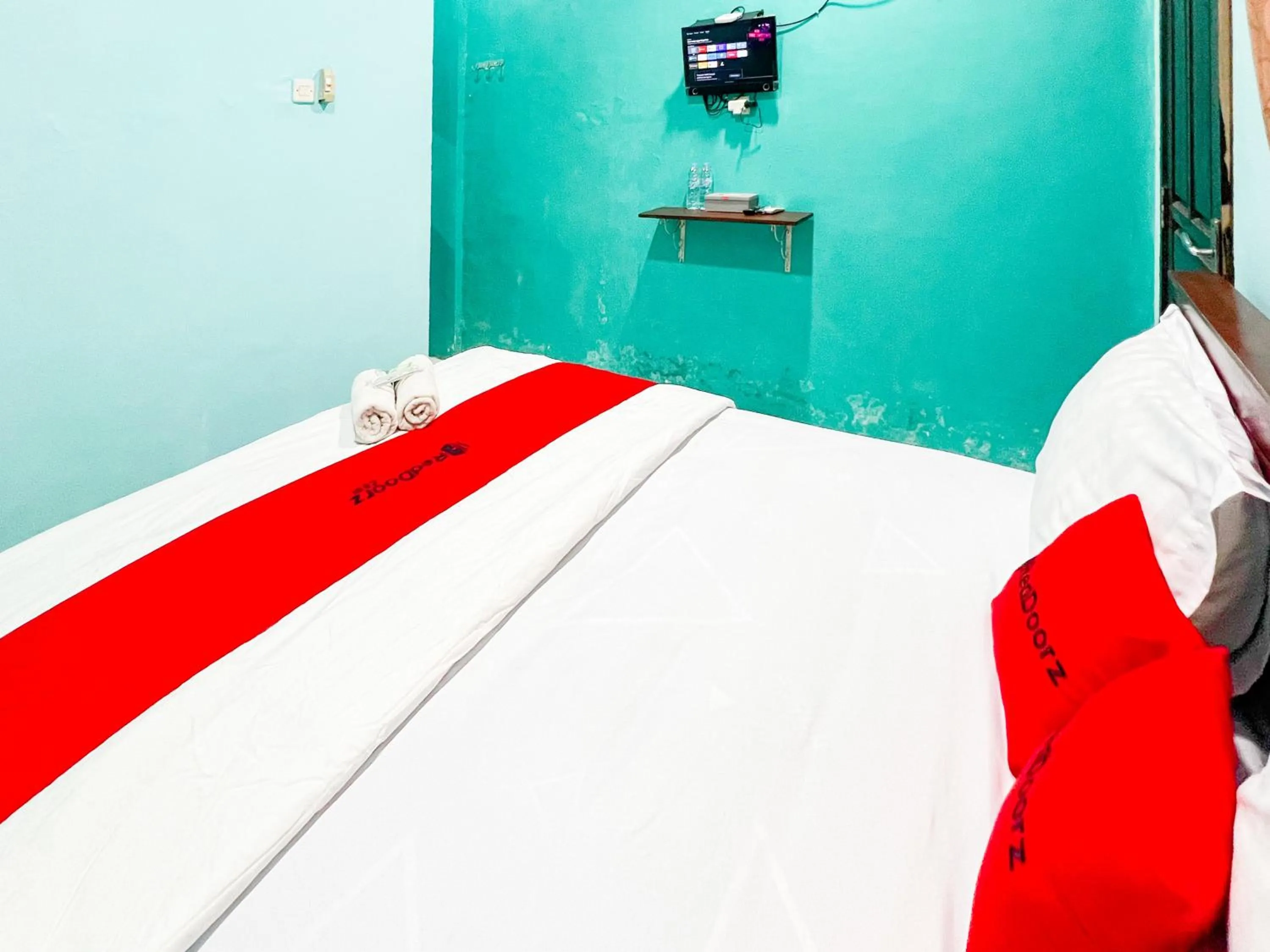 Bedroom, Bed in RedDoorz near Sunrise Mall Mojokerto