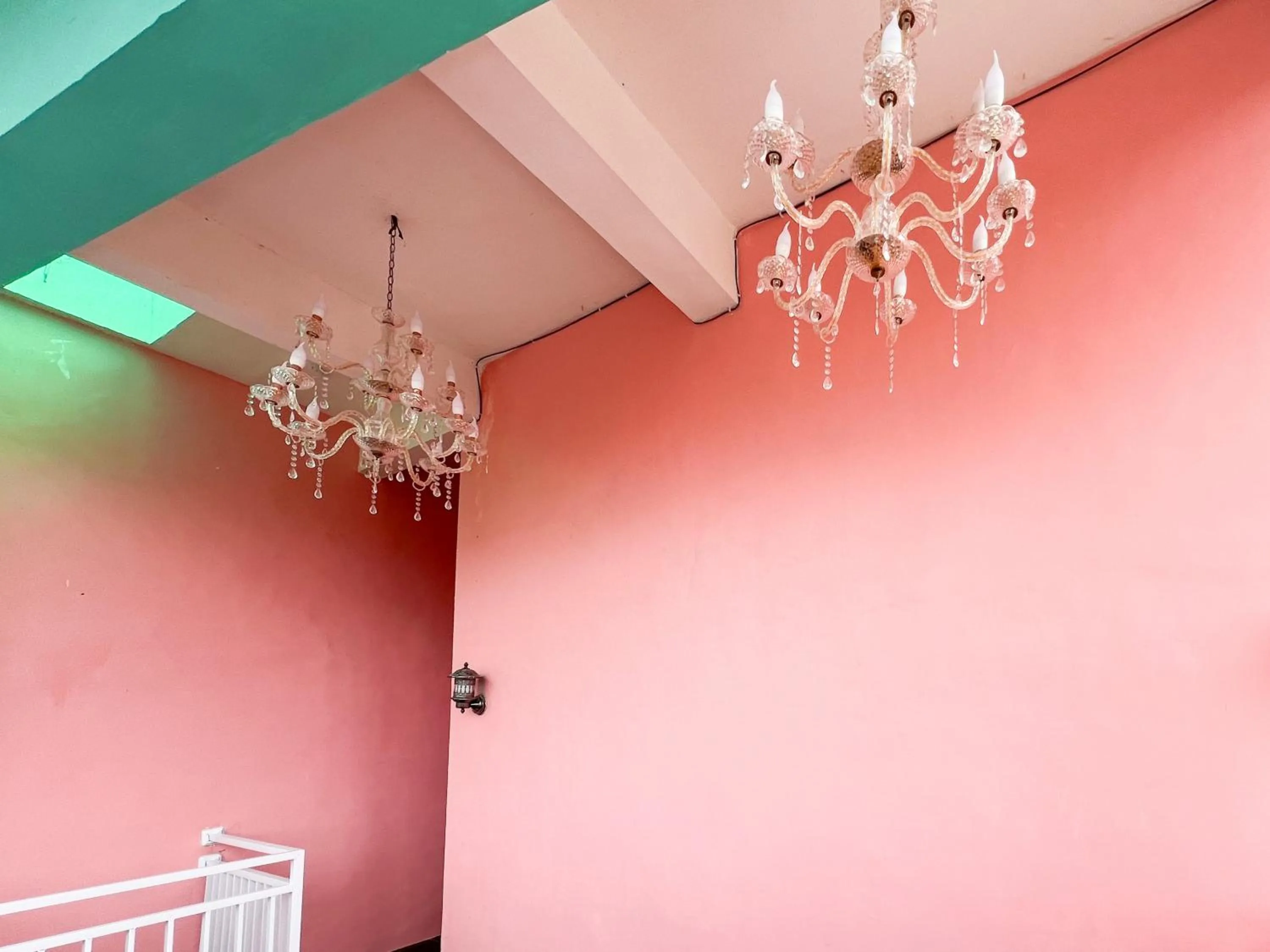 Property building in RedDoorz near Sunrise Mall Mojokerto