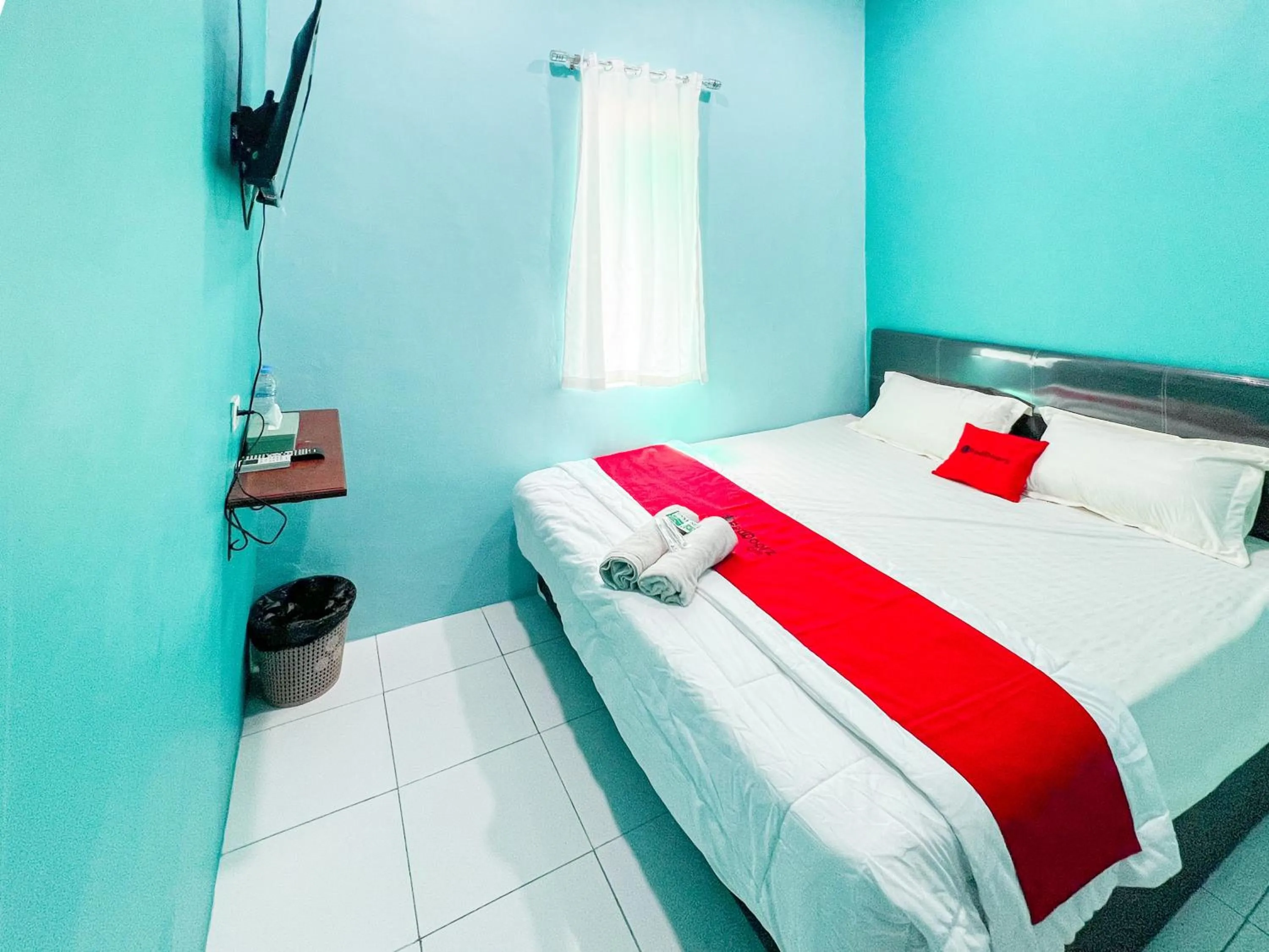 Bedroom, Bed in RedDoorz near Sunrise Mall Mojokerto